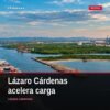 Vista aérea del puerto de lázaro cárdenas con grúas, contenedores y buques amarrados, destacando su actividad logística como