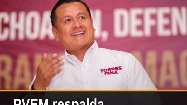 Foto oficial de Carlos Torres Piña junto a Ernesto Núñez Aguilar y Arturo Escobar, simbolizando el respaldo a carlos torres