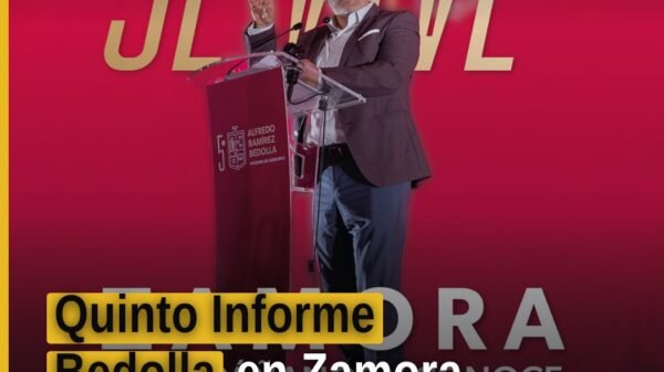 Quinto Informe Bedolla: el gobernador Alfredo Ramírez Bedolla habla desde el escenario del Teatro Obrero en Zamora