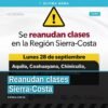 Fachada de una escuela primaria en la región Sierra-Costa de Michoacán con alumnos entrando al edificio, bajo cielo