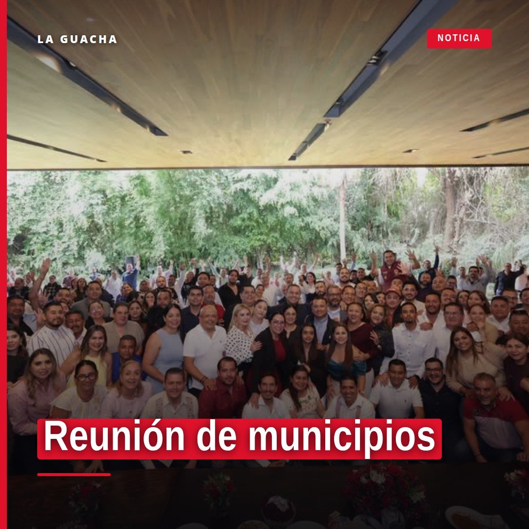 Fotografía de una reunión de trabajo con representantes de más de 90 municipios de Michoacán en el marco de la reunión de