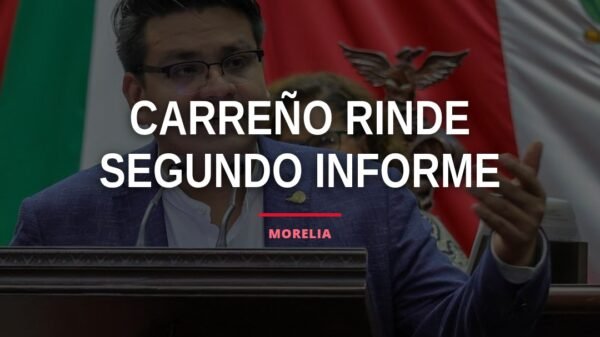 Diputado Antonio Carreño Sosa rindiendo su segundo informe legislativo en la tribuna del Congreso del Estado en Morelia