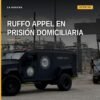 Foto de Ernesto Ruffo Appel saliendo del penal El Altiplano bajo custodia, con prisión domiciliaria ruffo appel como contexto