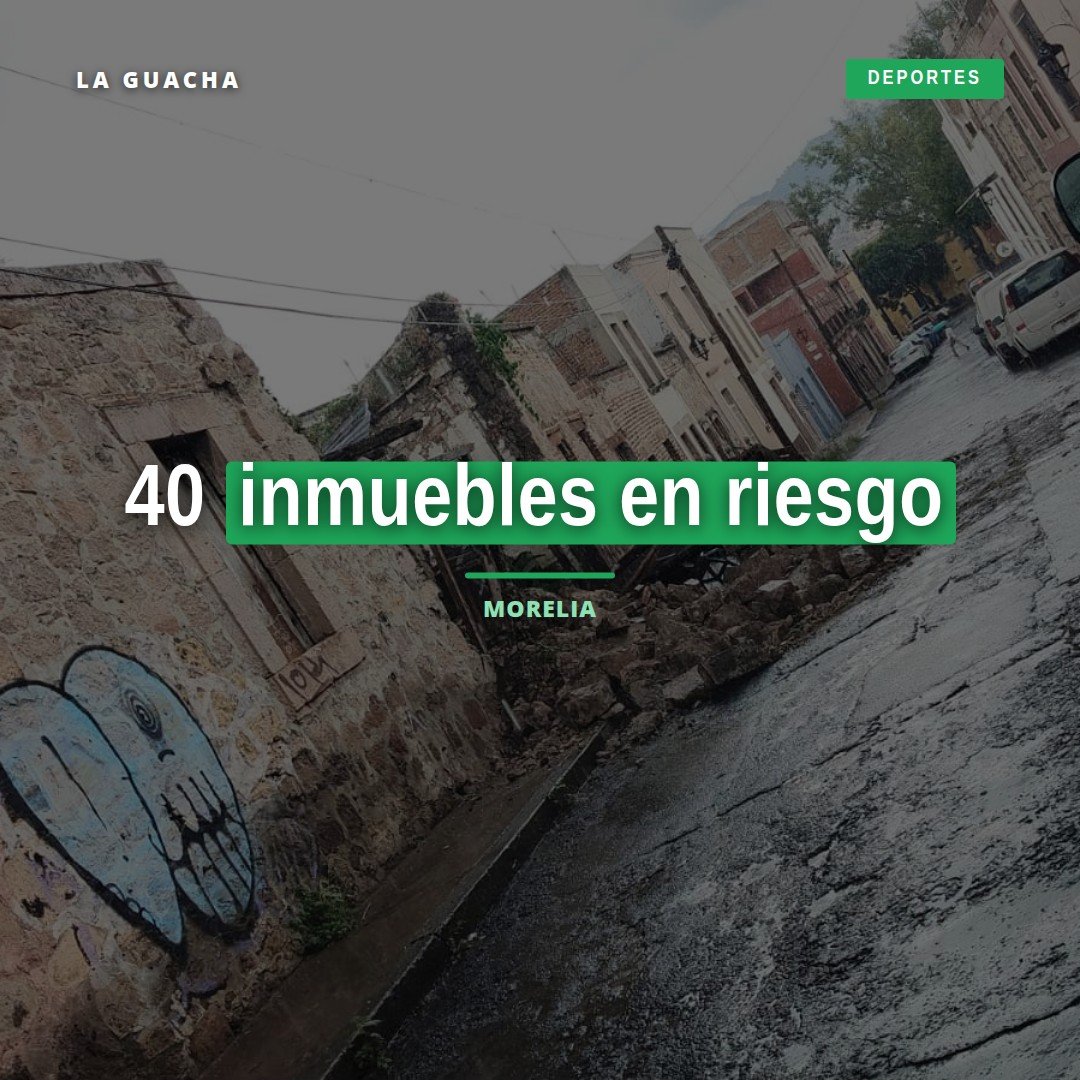 Fachada de inmueble deteriorado en el centro histórico de Morelia con lona de advertencia y estructura de apuntalamiento