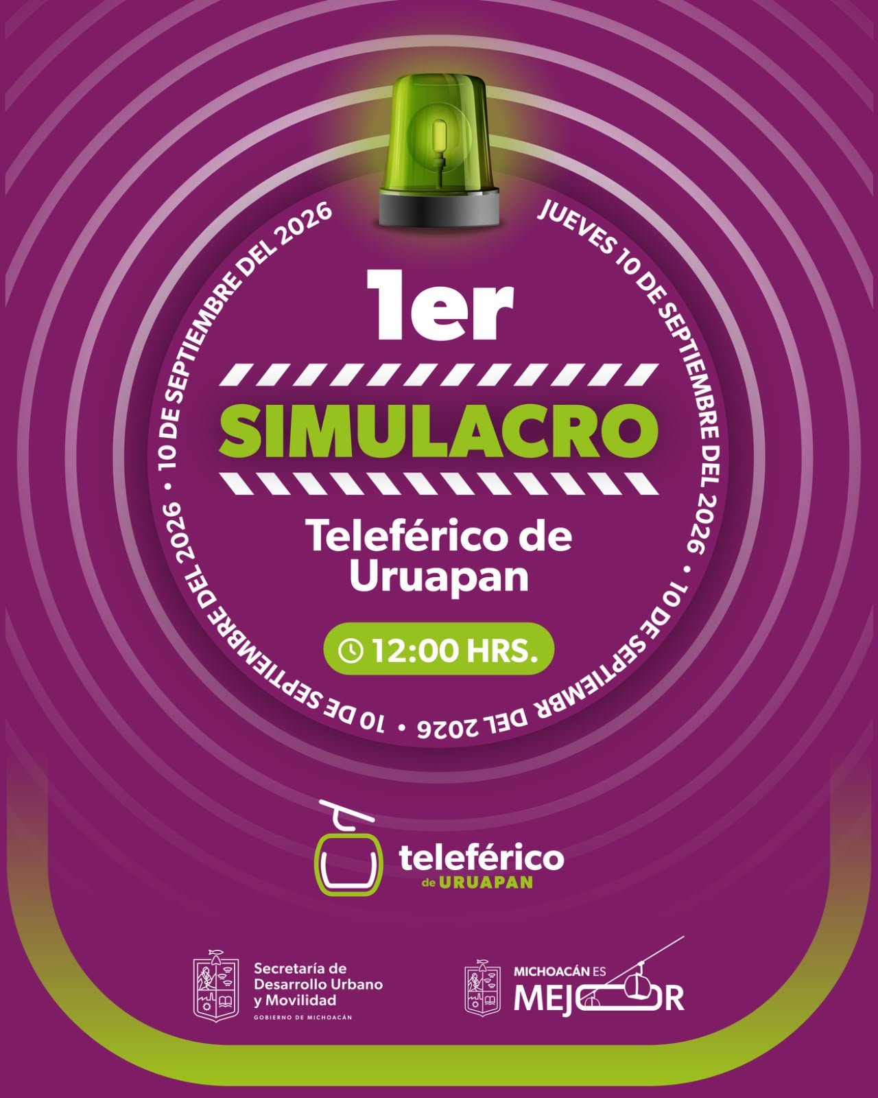 Personal y usuarios participando en el primer simulacro de sismo del teleférico de Uruapan en una de sus seis estaciones.