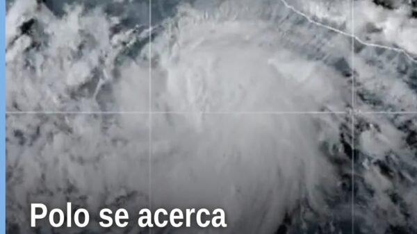 Mapa del Pacífico mexicano mostrando la ubicación de la tormenta tropical Polo a 395 km al sur de Manzanillo, Colima, y su