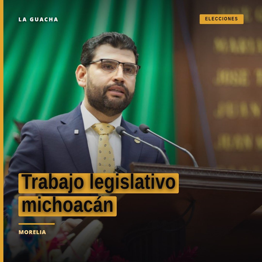 Octavio Ocampo hablando en el salón de sesiones del Congreso del Estado de Michoacán, con bandera estatal al fondo, durante