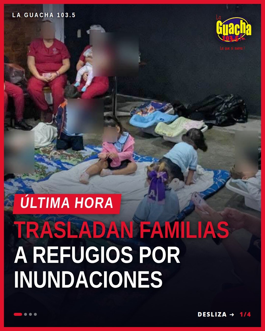 Personal de emergencia trasladando a familias en bote cerca de viviendas inundadas en Lázaro Cárdenas, trasladan familias
