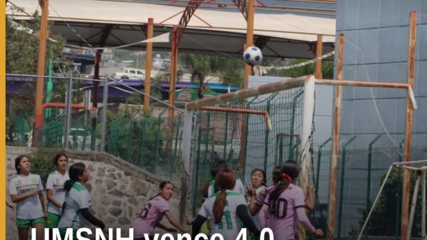 victoria femenil umsnh: jugadoras de la UMSNH celebran tras marcar en la cancha 2 de la Unidad Deportiva Wenceslao Victoria