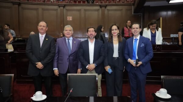 Grupo Parlamentario del PVEM en sesión del Congreso de Michoacán durante el Segundo Informe Legislativo, refrendando