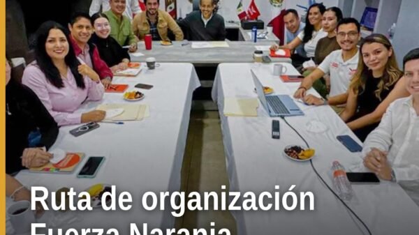 Fotografía de Víctor Manríquez González junto a integrantes de la Comisión Operativa Estatal de Movimiento Ciudadano durante