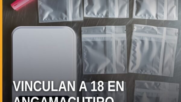 Ilustración simbólica de balanza de justicia y mapa de Michoacán con marcadores en Angamacutiro y Puruándiro, vinculación a