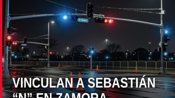 Ilustración simbólica de una balanza de justicia y un edificio de fiscalía en Zamora, con texto 'vinculación a proceso