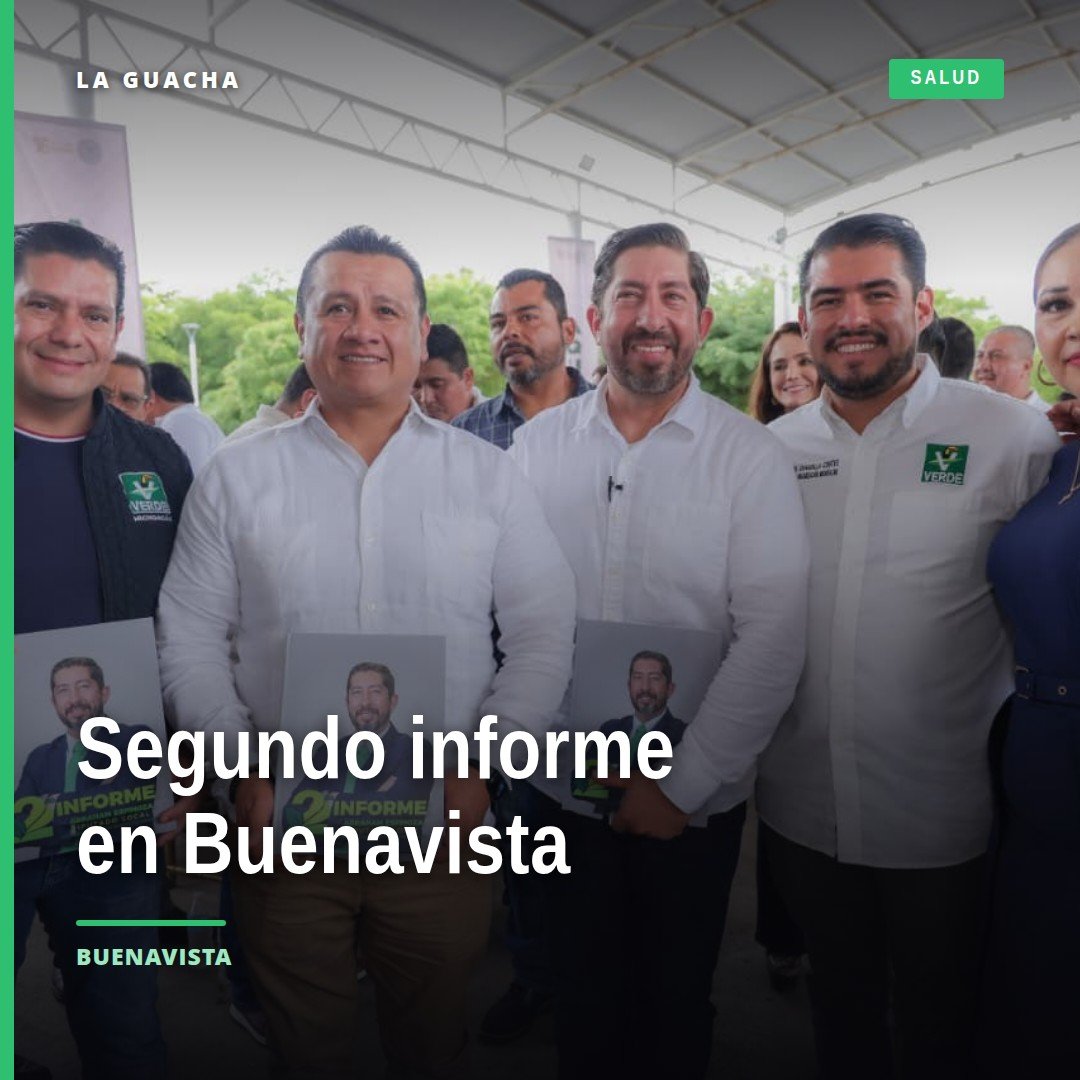 Abraham Espinoza Villa hablando ante público en evento del segundo informe en Buenavista, Michoacán, con logo del PVEM