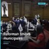 Ilustración conceptual de mapas municipales de Michoacán con líneas de demarcación clara y documentos legales, reflejando