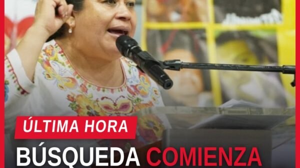 Diputada Belinda Iturbide Díaz junto a madres buscadoras durante foro 'Voces que buscan, ecos que movilizan' en Morelia