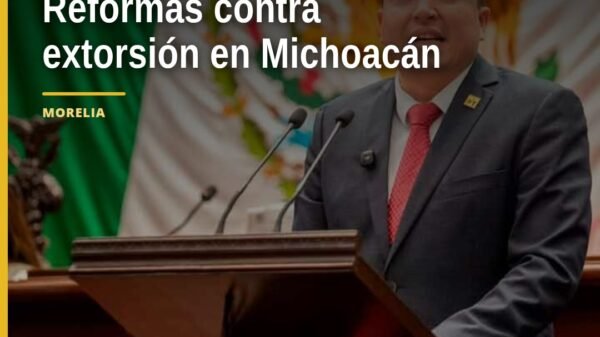 combate extorsión michoacán: diputados en sesión extraordinaria del Congreso de Michoacán en Morelia, con bandera estatal y