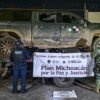 armas y vehículos asegurados: ametralladora, fusiles y dos vehículos (GMC y Toyota) con insignias de grupo delictivo