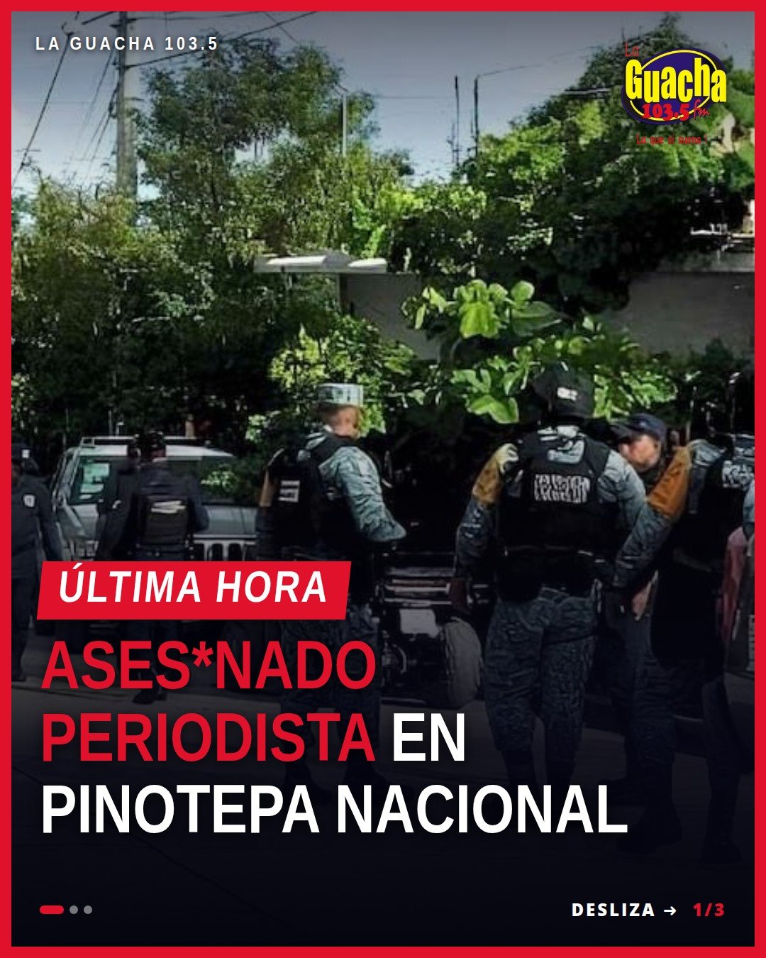 asesinan a periodista pinotepa: imagen simbólica de micrófono roto sobre fondo de bandera de Oaxaca y calle urbana