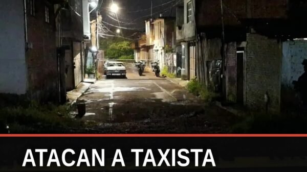 Escena urbana en Uruapan con señalización de la calle Jazmín y fachada de agencia Honda, relacionada con el ataque a taxista
