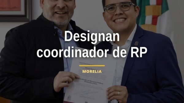Héctor Hugo Benítez Gaitán, nuevo coordinador de relaciones públicas del Gobierno de Michoacán, en un acto institucional en