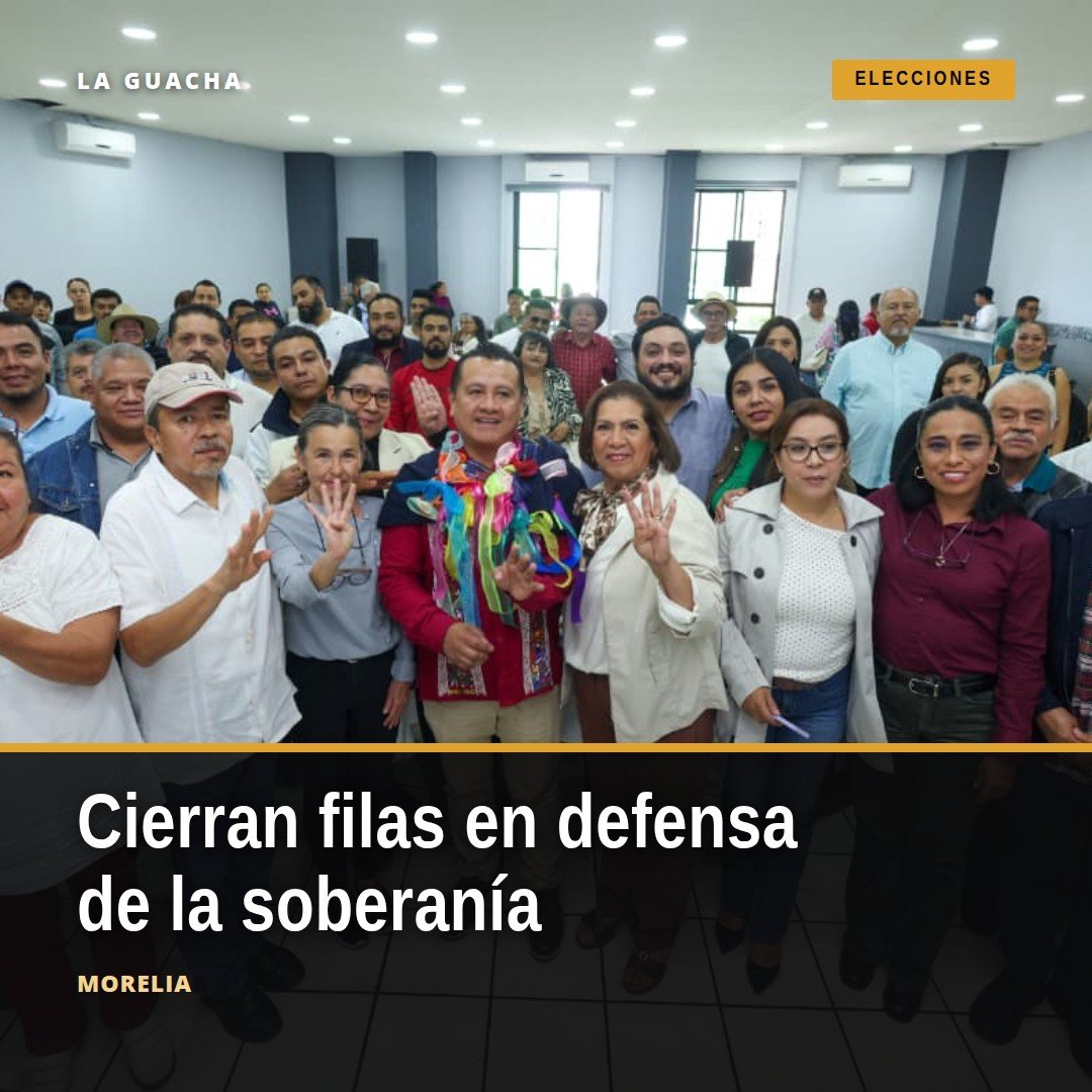 Grupo de maestros y Carlos Torres Piña en reunión en Morelia, Michoacán, durante encuentro por defensa de la soberanía