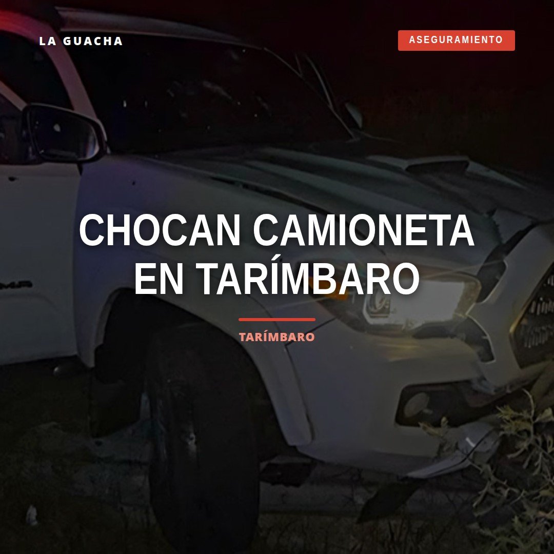 Camioneta Toyota Tacoma color plata chocada contra un árbol en la carretera Morelia-Salamanca, cerca de San Agustín del