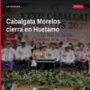 Multitud celebrando la cabalgata morelos huetamo en la plaza principal de Huetamo con jinetes, banderas y comidas típicas de