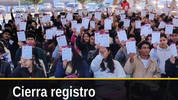 Logotipo de la beca Gertrudis Bocanegra con texto 'Registro cierra 9 de octubre' y fondo azul con símbolos de transporte y