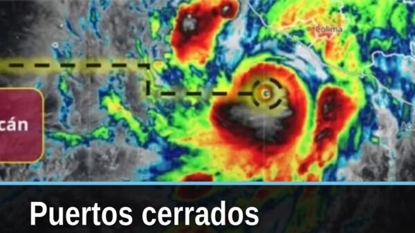 Mapa del Pacífico mexicano con huracán Simón categoría 4 cerca de Michoacán y Colima, y señal de puertos cerrados