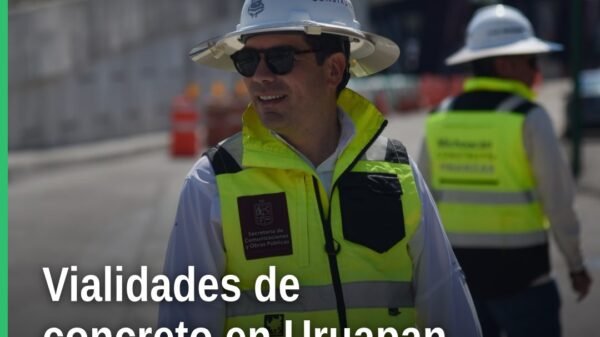 vialidades de concreto hidráulico en construcción en Uruapan, Michoacán, con maquinaria y señalización de obra