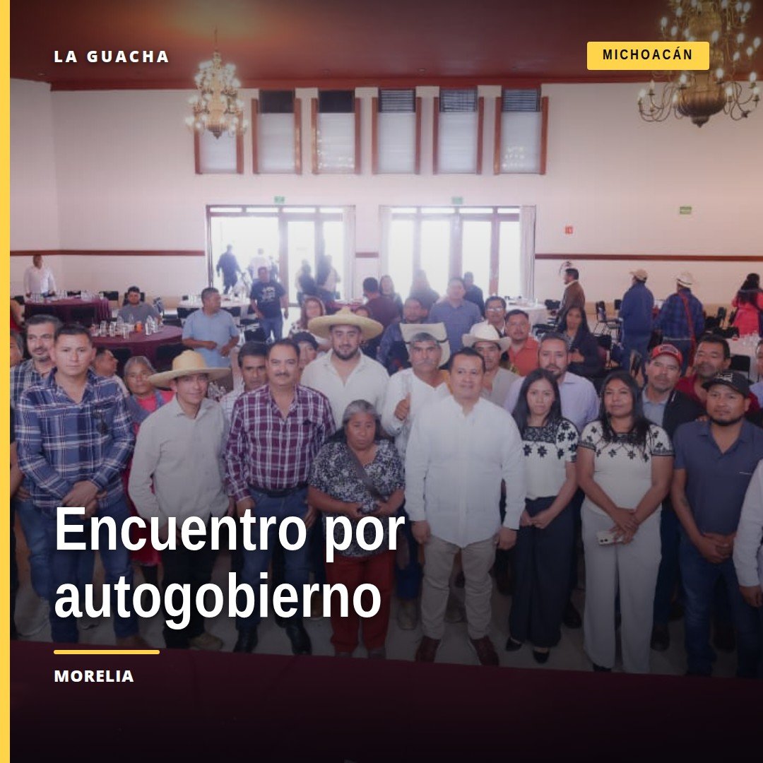 Carlos Torres Piña hablando ante autoridades comunales indígenas en Morelia durante reunión sobre autogobierno michoacán