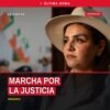 Manifestantes reunidos en el Monumento a Lázaro Cárdenas en Uruapan durante la marcha por la justicia