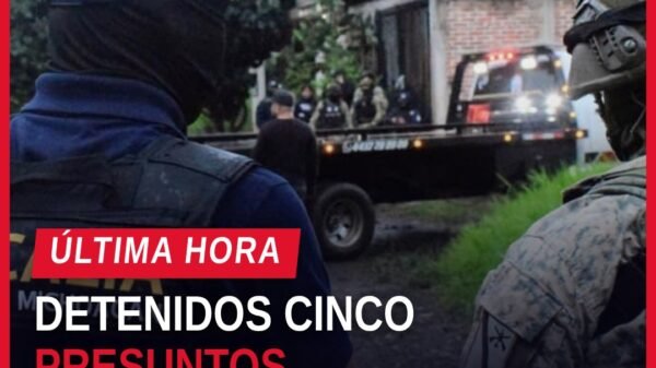 detención extorsión los reyes: escena exterior de inmueble en colonia de Los Reyes, Michoacán, con presencia de elementos de
