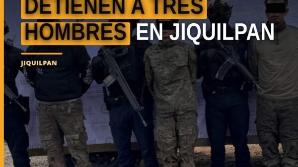 detienen a tres hombres: escena operativa en Jiquilpan con elementos de SSP y Defensa Nacional junto a dos vehículos
