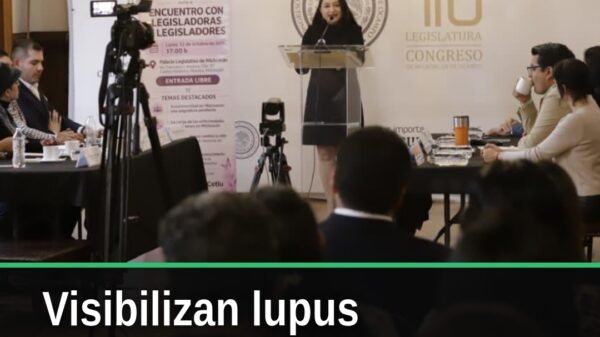 Grupo de diputadas, diputados y especialistas reunidos en Morelia para hablar sobre lupus y enfermedades autoinmunes