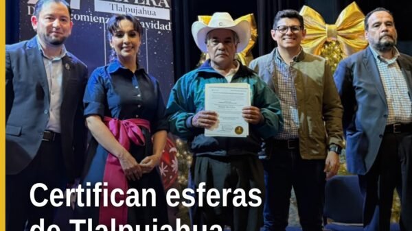 Entrega de constancias de Indicación Geográfica para esferas de vidrio soplado de Tlalpujahua a artesanos en Morelia