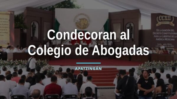 Ceremonia en Apatzingán donde autoridades entregan la condecoración Constitución de 1814 al Colegio de Abogadas de Michoacán