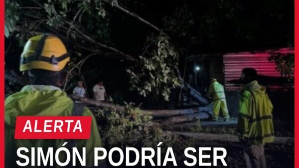 Mapa de Michoacán con destacado el municipio de Lázaro Cárdenas y señales de alerta meteorológica por evacuaciones en lázaro