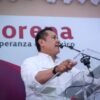 Carlos Torres Piña hablando sobre justicia social agua en un evento público en Morelia, Michoacán