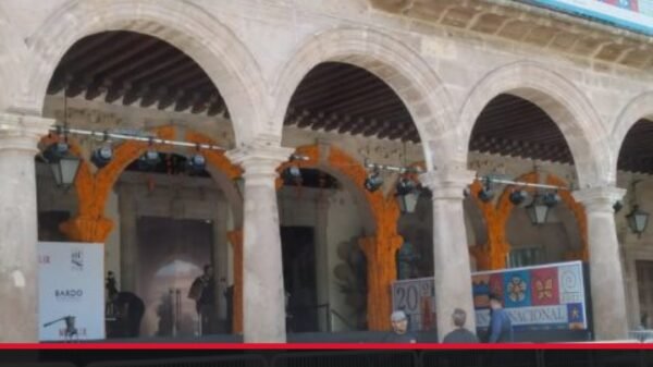 Imagen simbólica de seguridad pública en el centro histórico de Morelia, con presencia discreta de elementos policiacos y