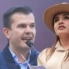 Fotografía de Grecia Quiroz, alcaldesa de Uruapan, hablando ante micrófono; fondo con logo de La Guacha 103.5 y frase clave