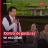 Mario Delgado hablando ante profesores y tutores en un foro territorial de Michoacán, con cartel de 'control de pantallas'