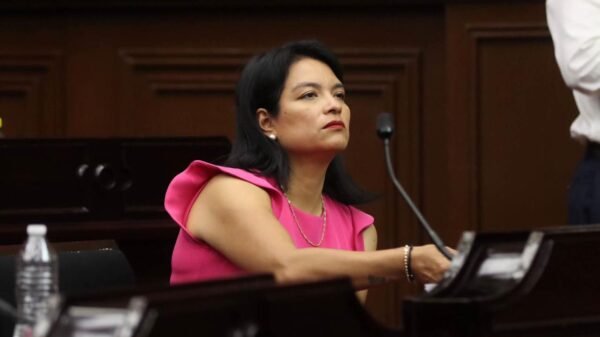 Diputada Eréndira Isauro Hernández presentando reformas legislativas para remuneración justa artesanas en Morelia, Michoacán
