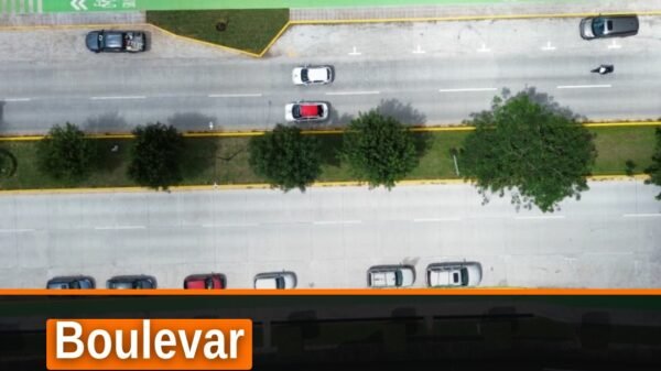 Vialidad moderna del Boulevar Industrial en Uruapan con banquetas amplias, ciclovía y cruces seguros — boulevar industrial