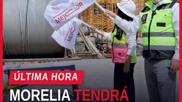 Vista aérea del primer tramo del teleférico de Morelia, con cabinas en recorrido entre el Estadio Morelos y el obelisco a