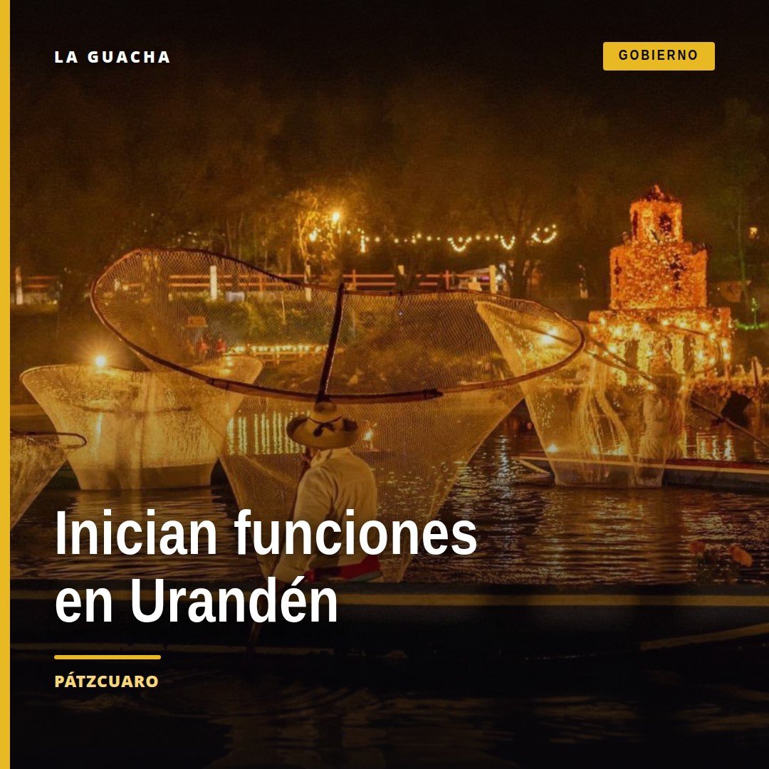 Canoas tradicionales iluminadas con velas navegando por los canales de los Manantiales de Urandén durante 'el camino de las