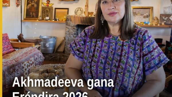 Ioulia Akhmadeeva, artista visual, recibiendo el Premio Eréndira 2026 en Morelia, Michoacán