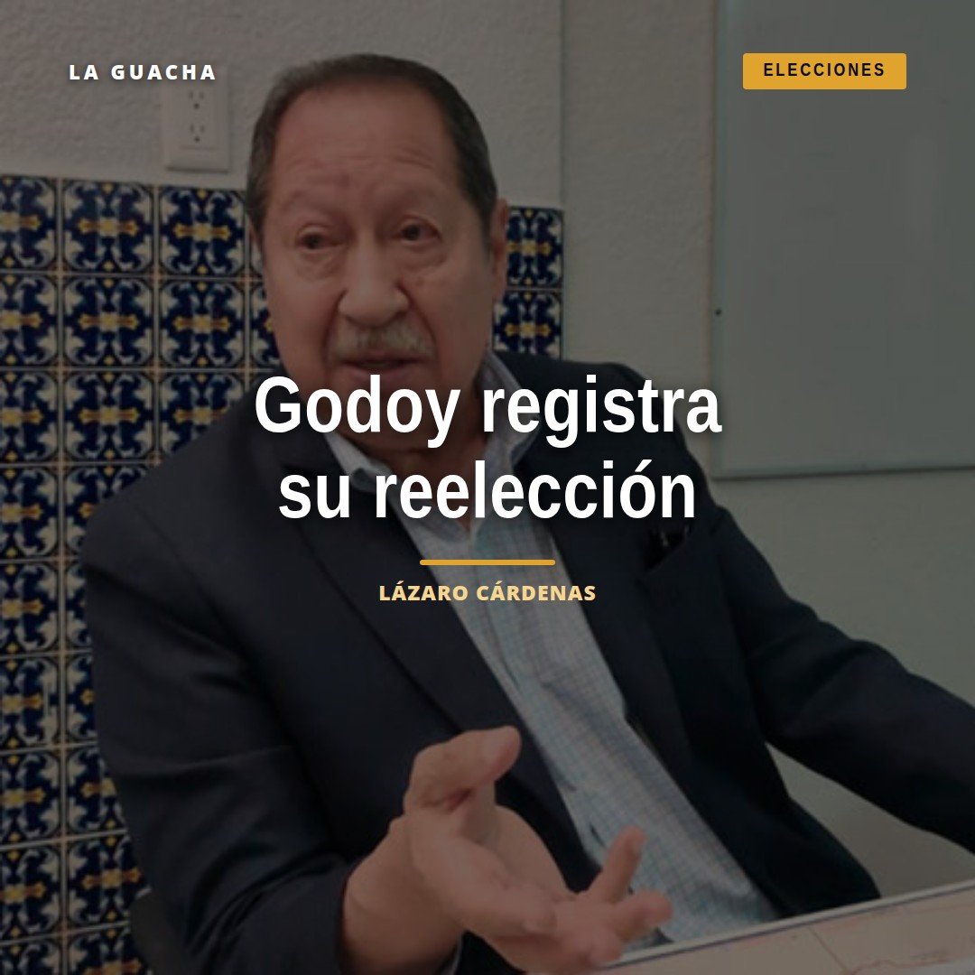 Fotografía de Leonel Godoy Rangel en acto público, con bandera de Morena y fondo que sugiere Lázaro Cárdenas, ilustrando su