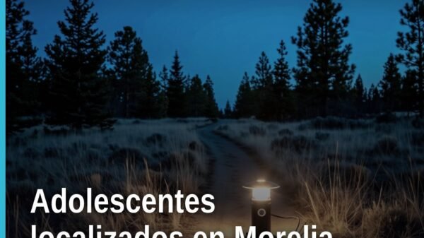 Imagen simbólica de dos adolescentes jóvenes caminando juntos bajo un cielo claro en Morelia, con el logo de la Fiscalía
